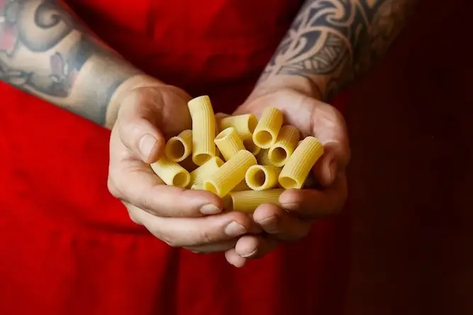 rigatoni-raw-pasta-hands-apron-picture